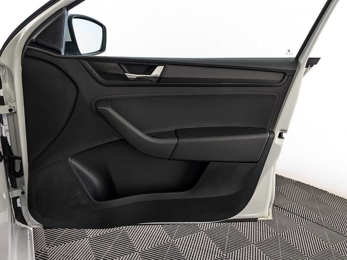 Купить Skoda Rapid с пробегом. Фото: #21
