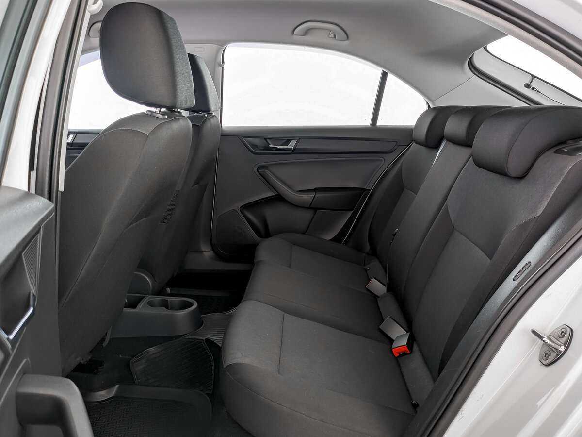 Купить Skoda Rapid с пробегом. Фото: #9