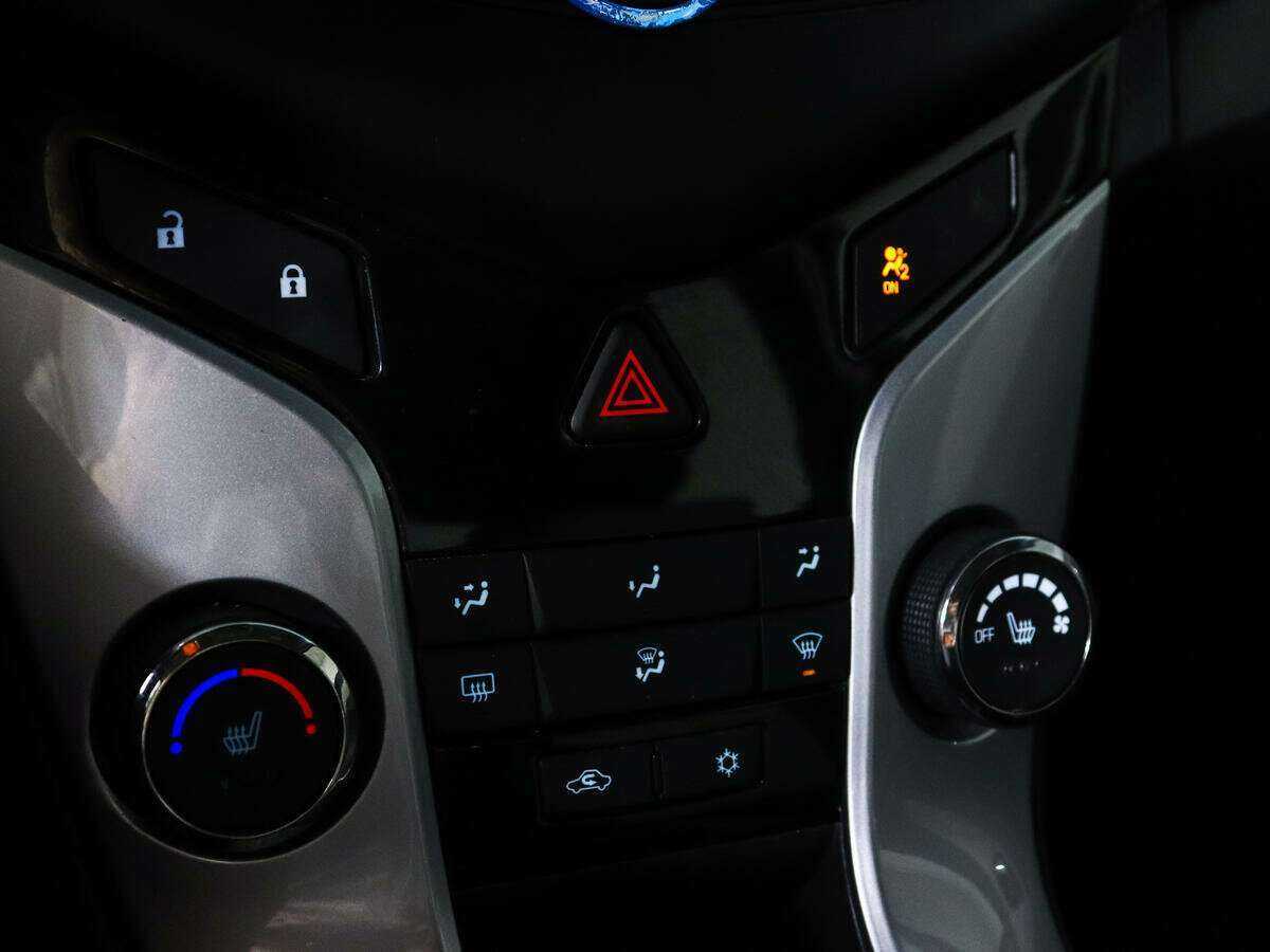 Купить Chevrolet Cruze с пробегом. Фото: #12