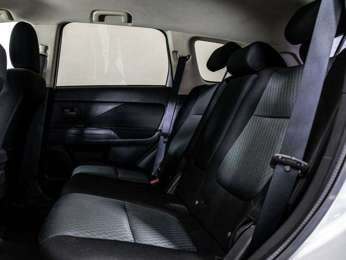 Купить Mitsubishi Outlander с пробегом. Фото: #9