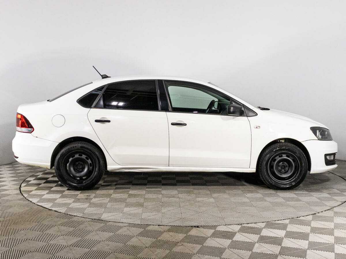 Купить Volkswagen Polo с пробегом. Фото: #2