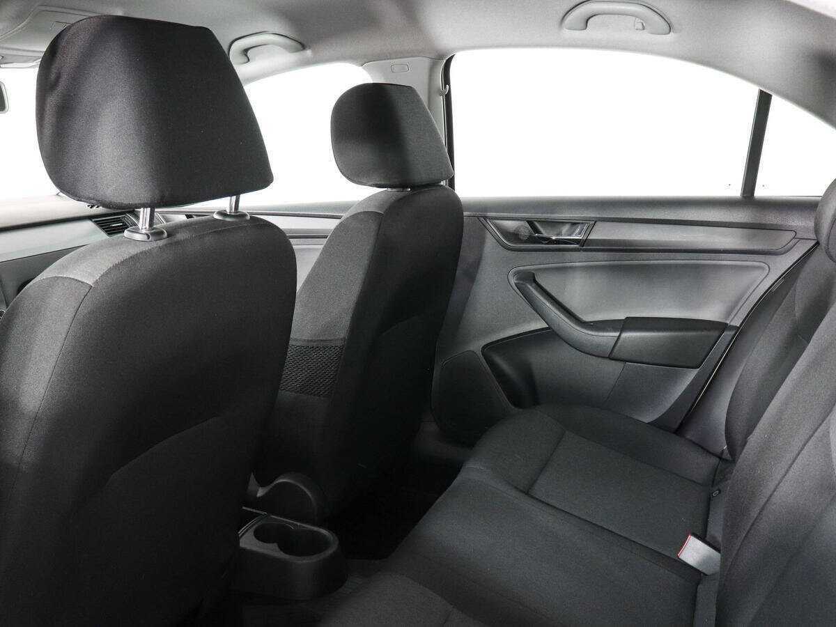 Купить Skoda Rapid с пробегом. Фото: #11