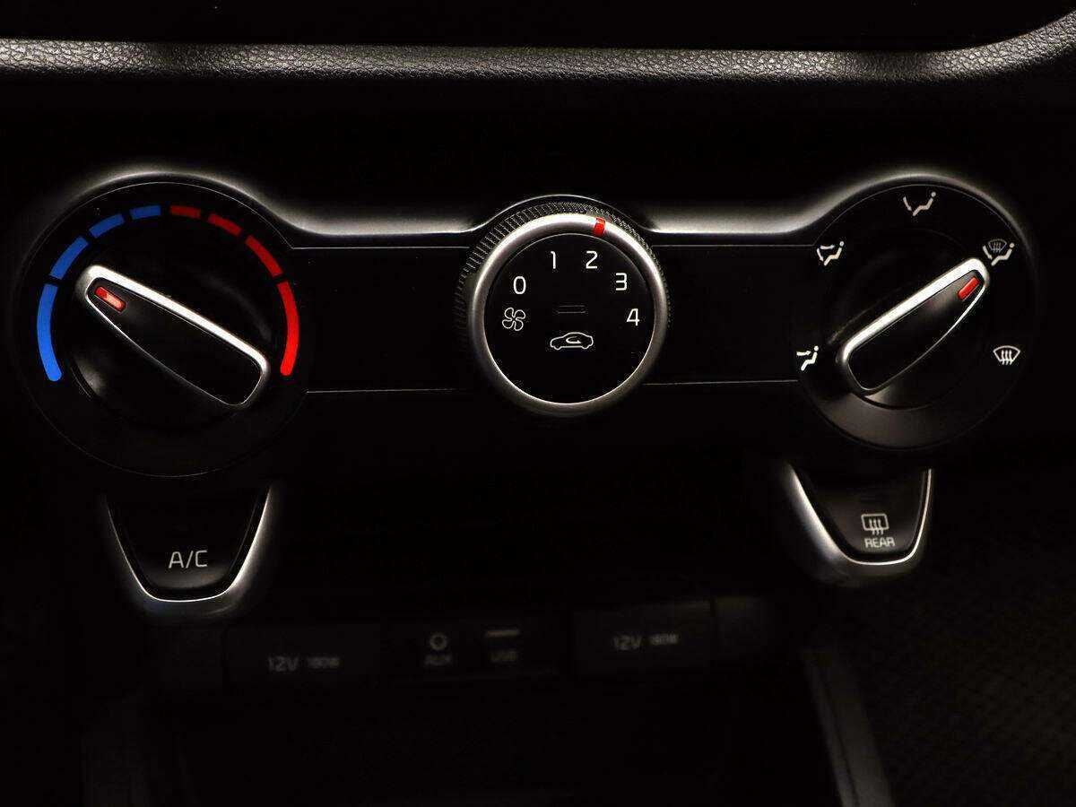 Купить Kia Rio с пробегом. Фото: #17