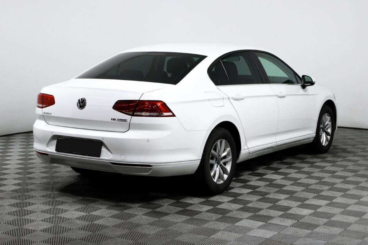 Купить Volkswagen Passat с пробегом. Фото: #4