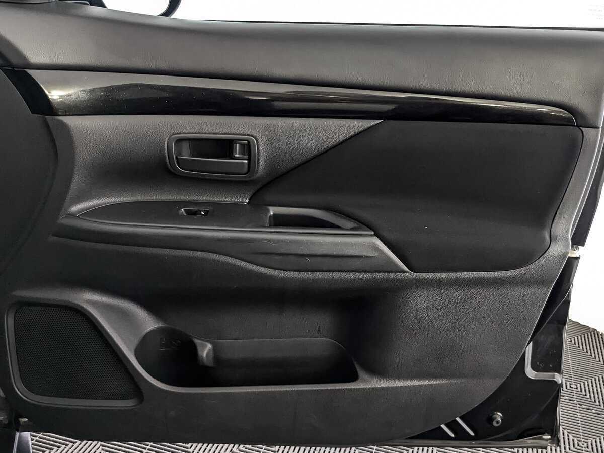 Купить Mitsubishi Outlander с пробегом. Фото: #20