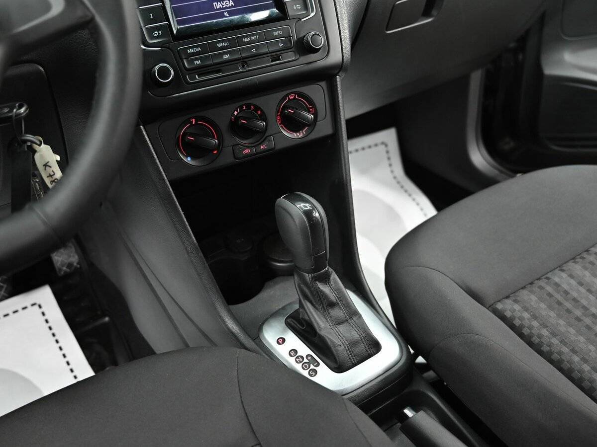 Купить Volkswagen Polo с пробегом. Фото: #10