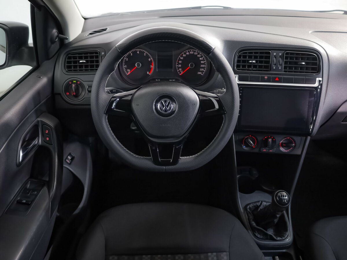 Купить Volkswagen Polo с пробегом. Фото: #8