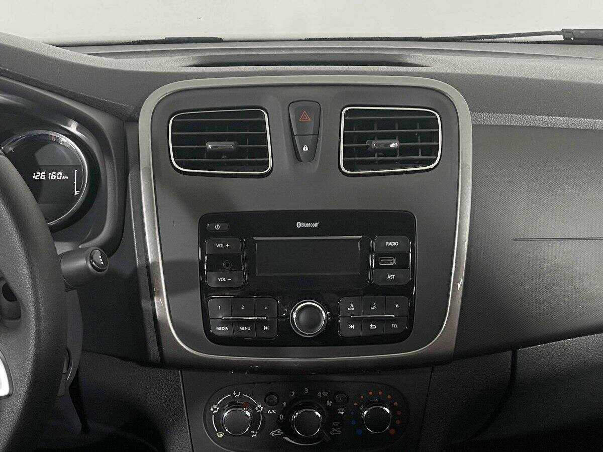 Купить Renault Logan с пробегом. Фото: #9