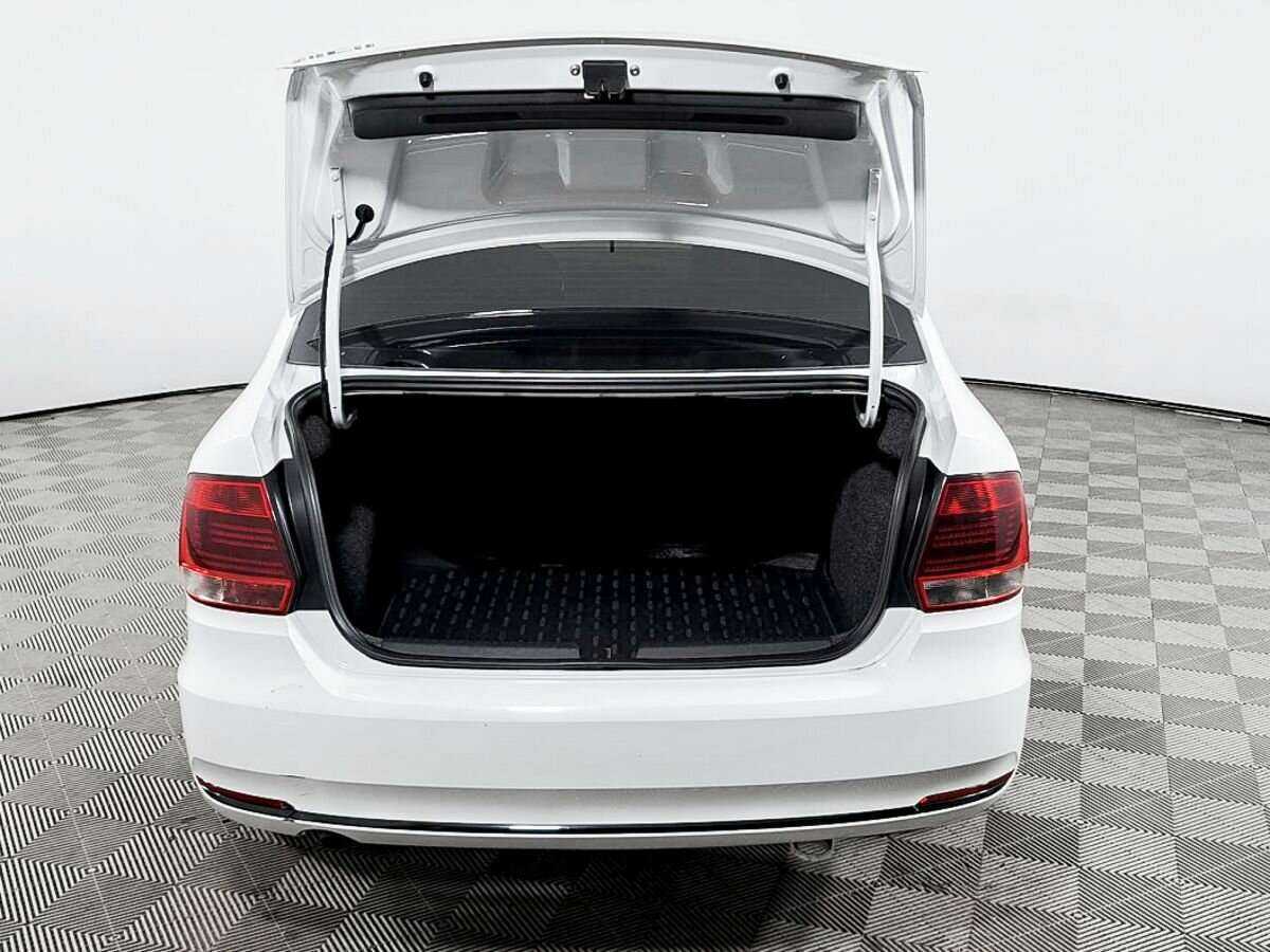Купить Volkswagen Polo с пробегом. Фото: #8