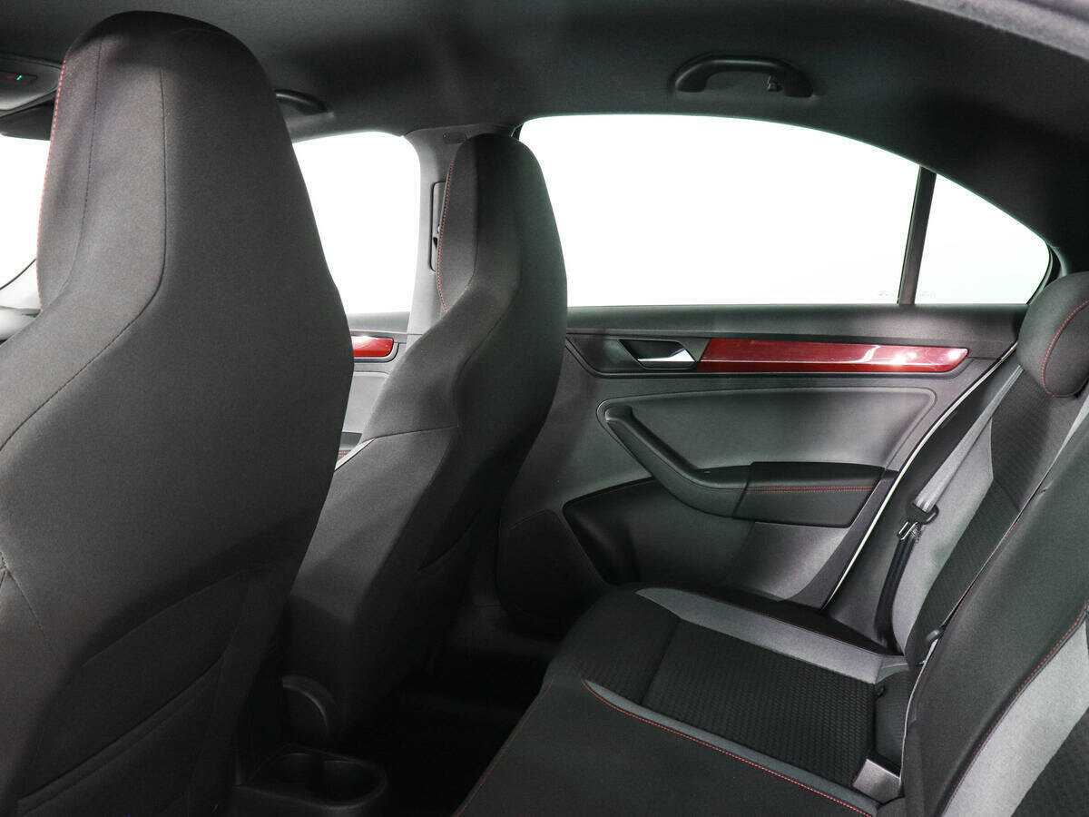 Купить Volkswagen Polo с пробегом. Фото: #11