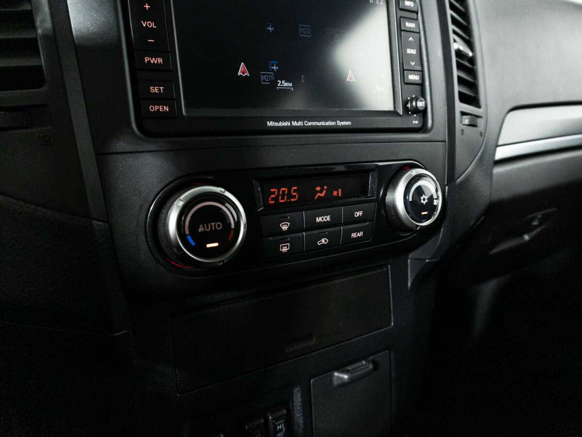 Купить Mitsubishi Pajero с пробегом. Фото: #15