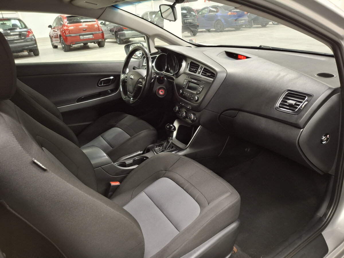 Купить Kia Ceed с пробегом. Фото: #10