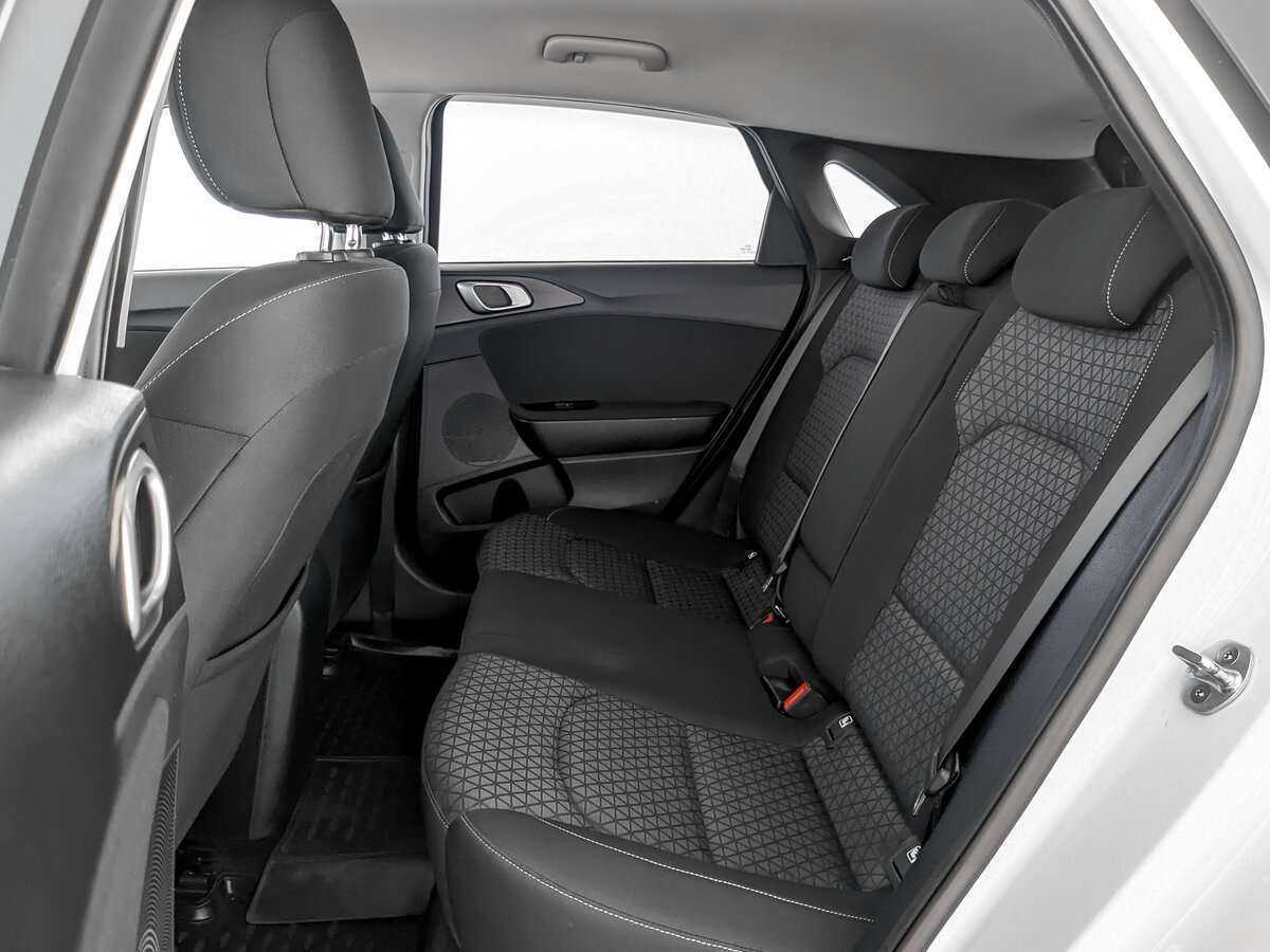 Купить Kia Ceed с пробегом. Фото: #9