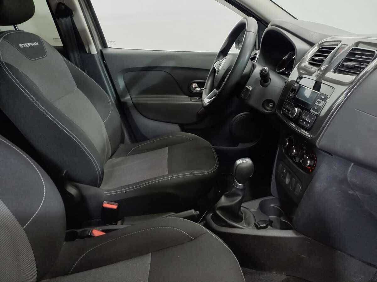 Купить Renault Sandero с пробегом. Фото: #8