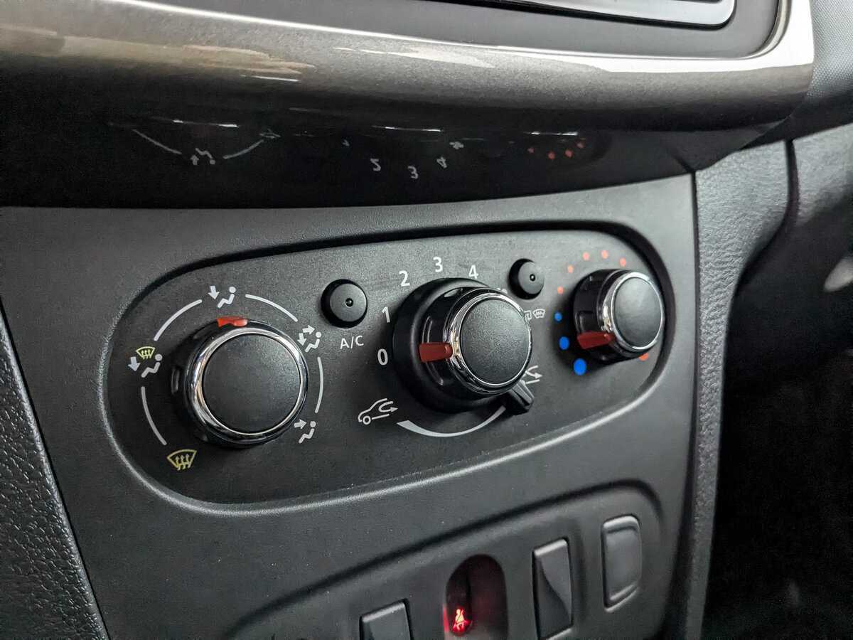 Купить Renault Sandero с пробегом. Фото: #21