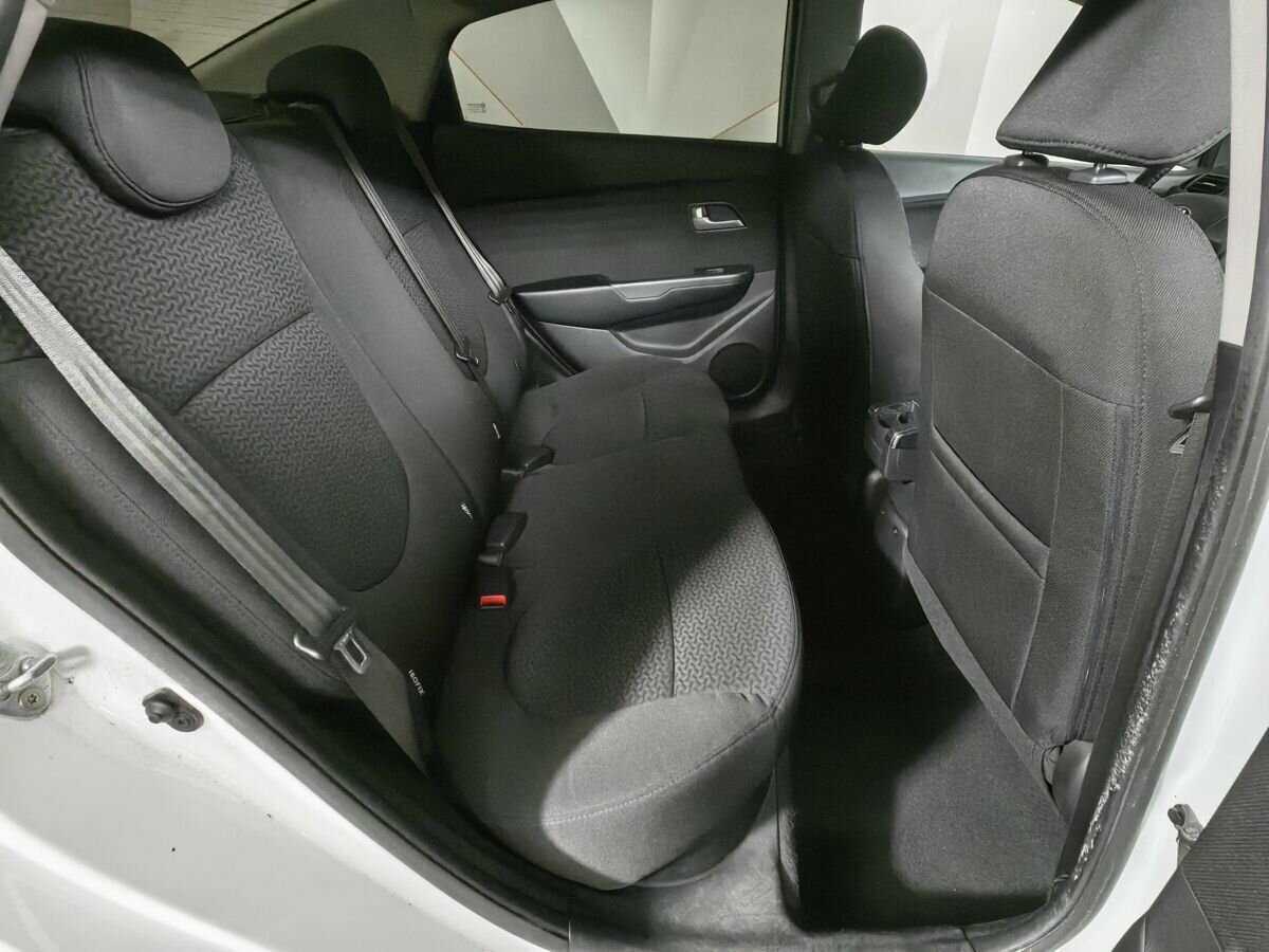 Купить Kia Rio с пробегом. Фото: #11