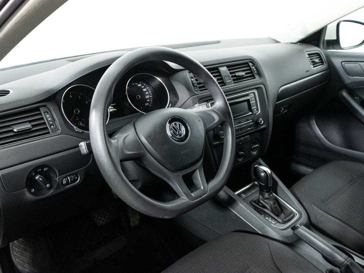Купить Volkswagen Jetta с пробегом. Фото: #10