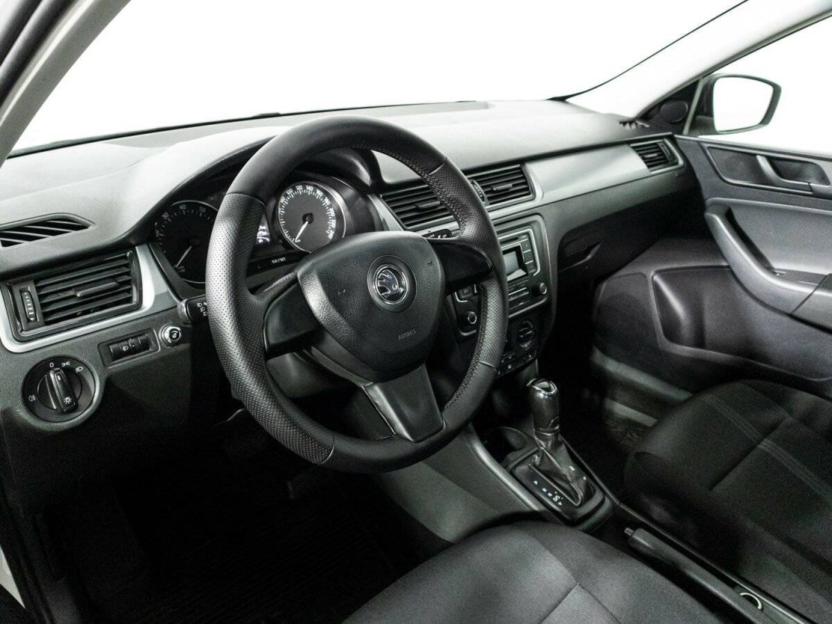 Купить Skoda Rapid с пробегом. Фото: #10
