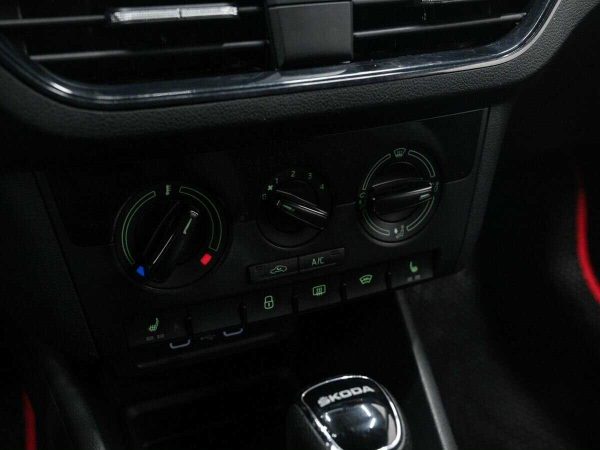 Купить Skoda Rapid с пробегом. Фото: #18