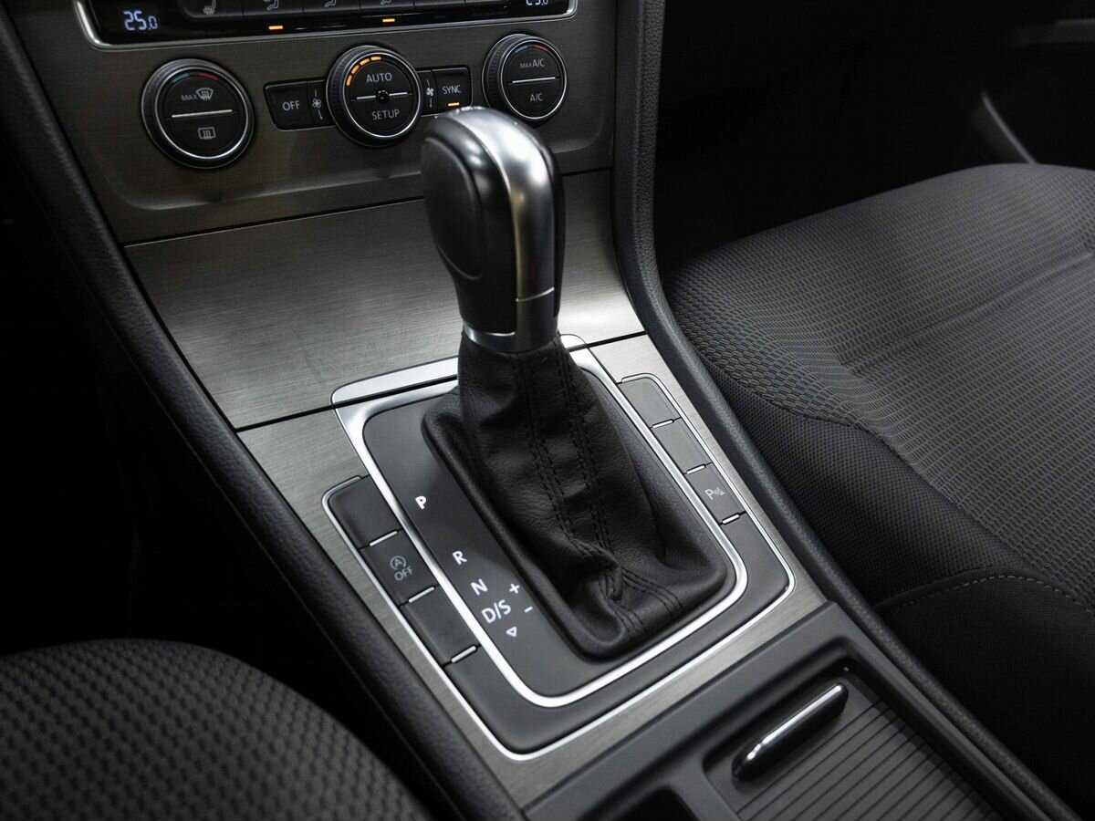 Купить Volkswagen Golf с пробегом. Фото: #21