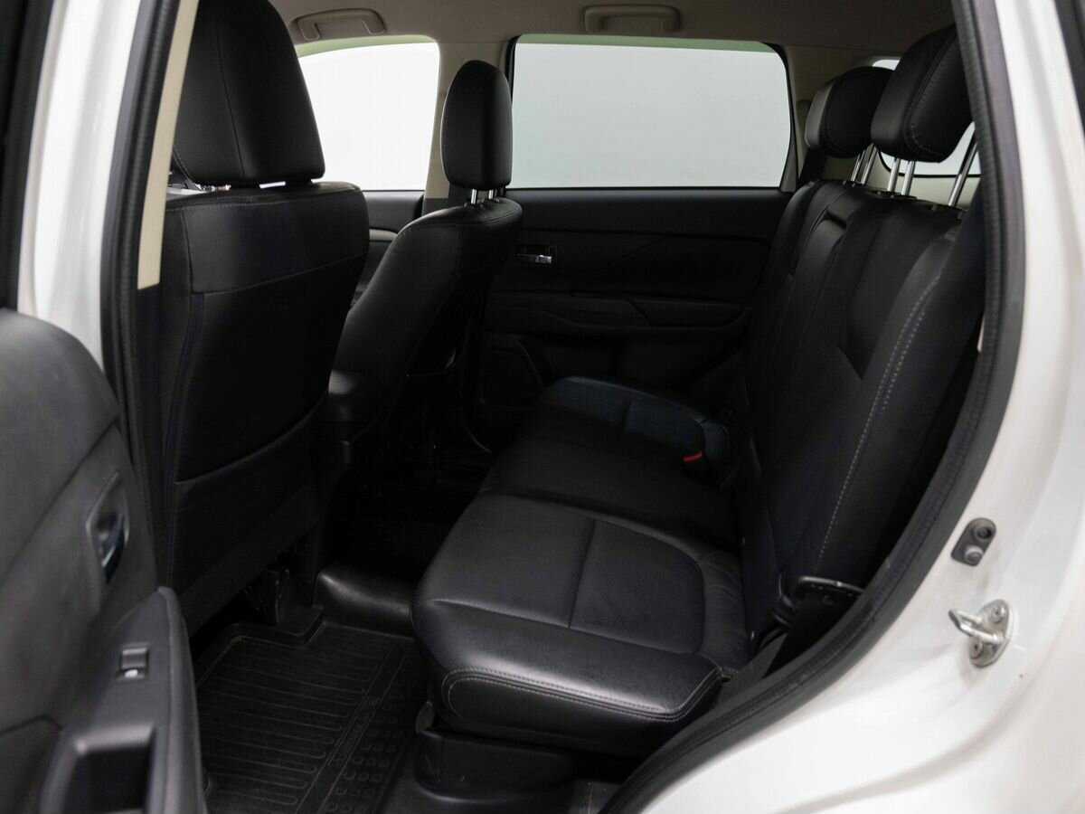Купить Mitsubishi Outlander с пробегом. Фото: #10