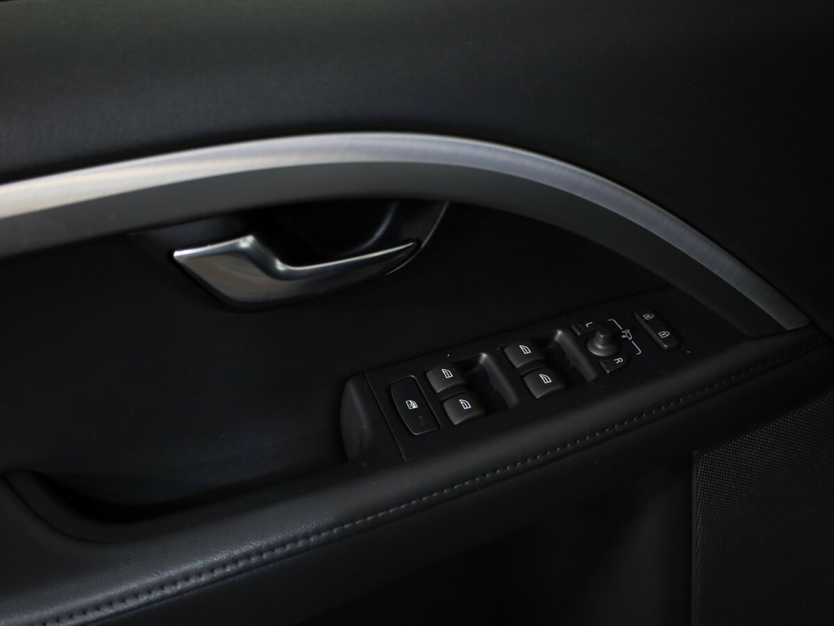 Купить Volvo XC70 с пробегом. Фото: #21