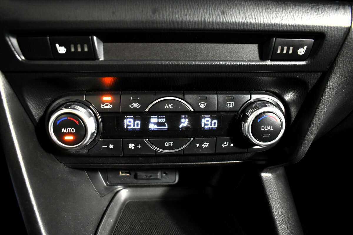 Купить Mazda 3 с пробегом. Фото: #14