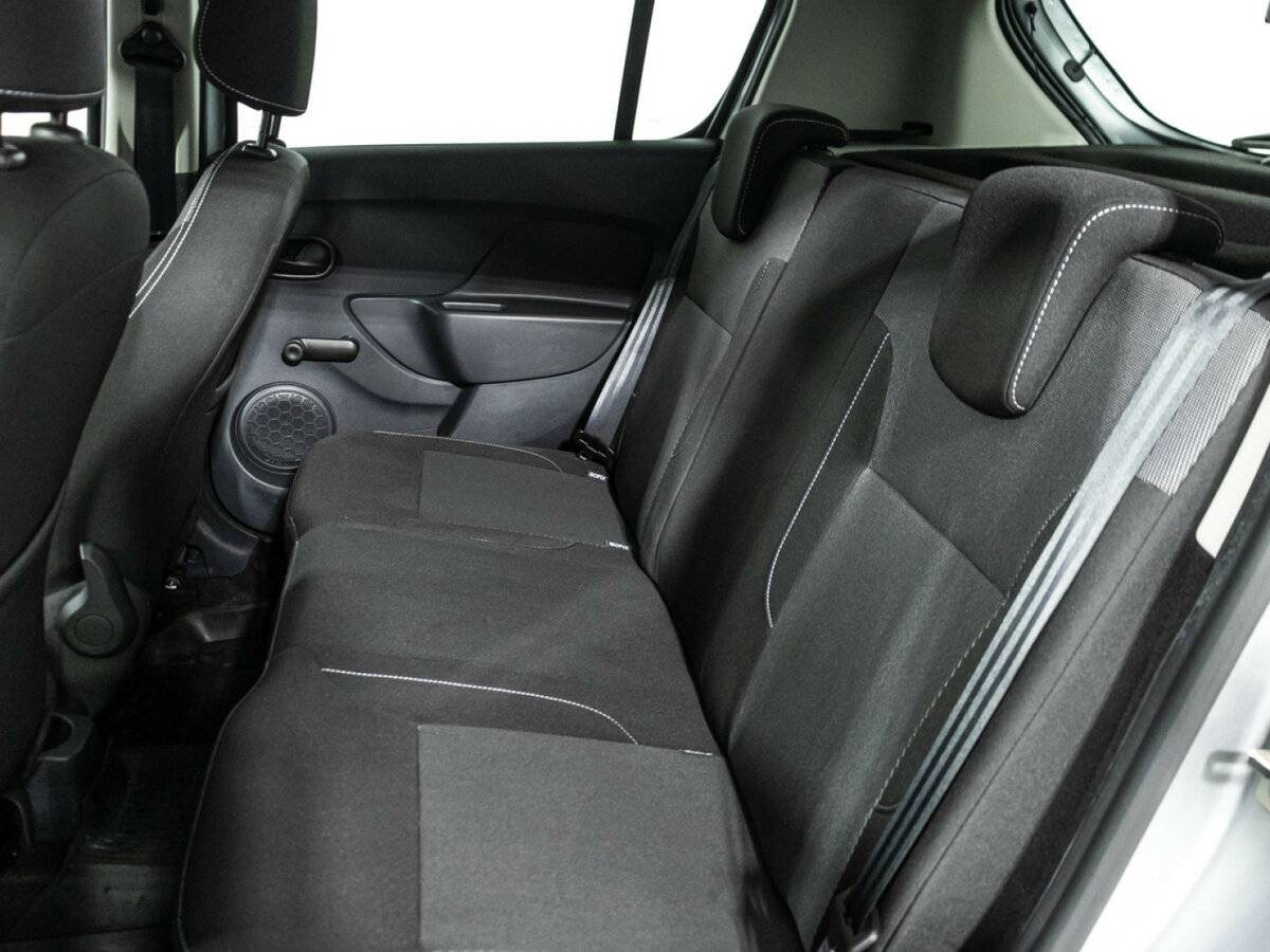 Купить Renault Sandero с пробегом. Фото: #9
