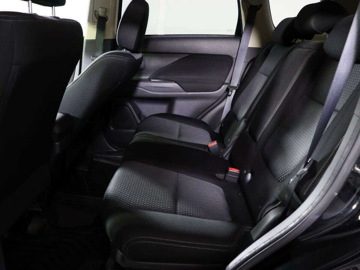 Купить Mitsubishi Outlander с пробегом. Фото: #11