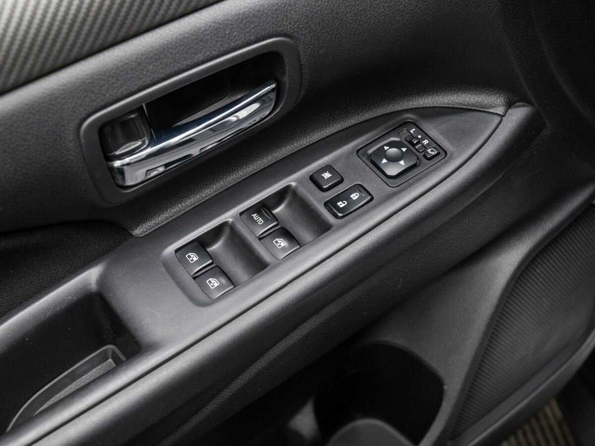 Купить Mitsubishi Outlander с пробегом. Фото: #14