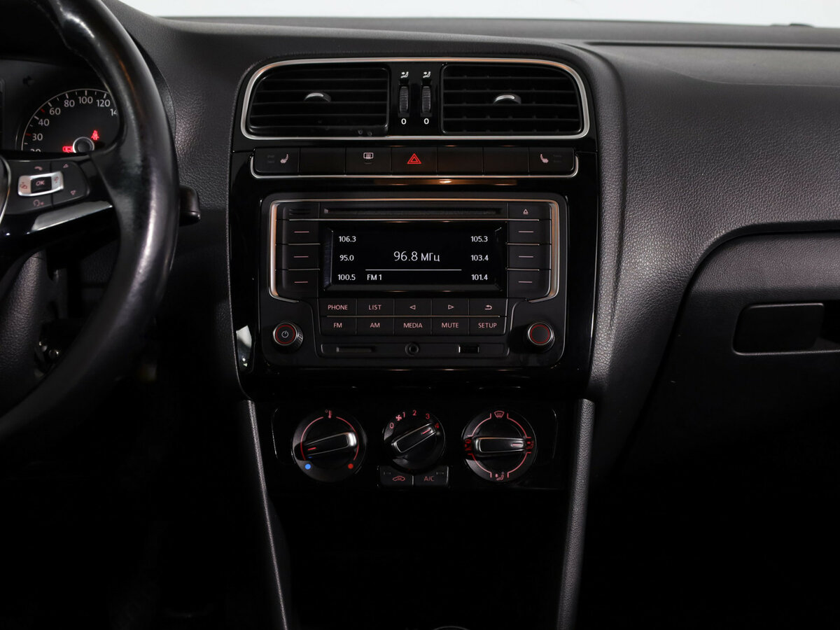 Купить Volkswagen Polo с пробегом. Фото: #8