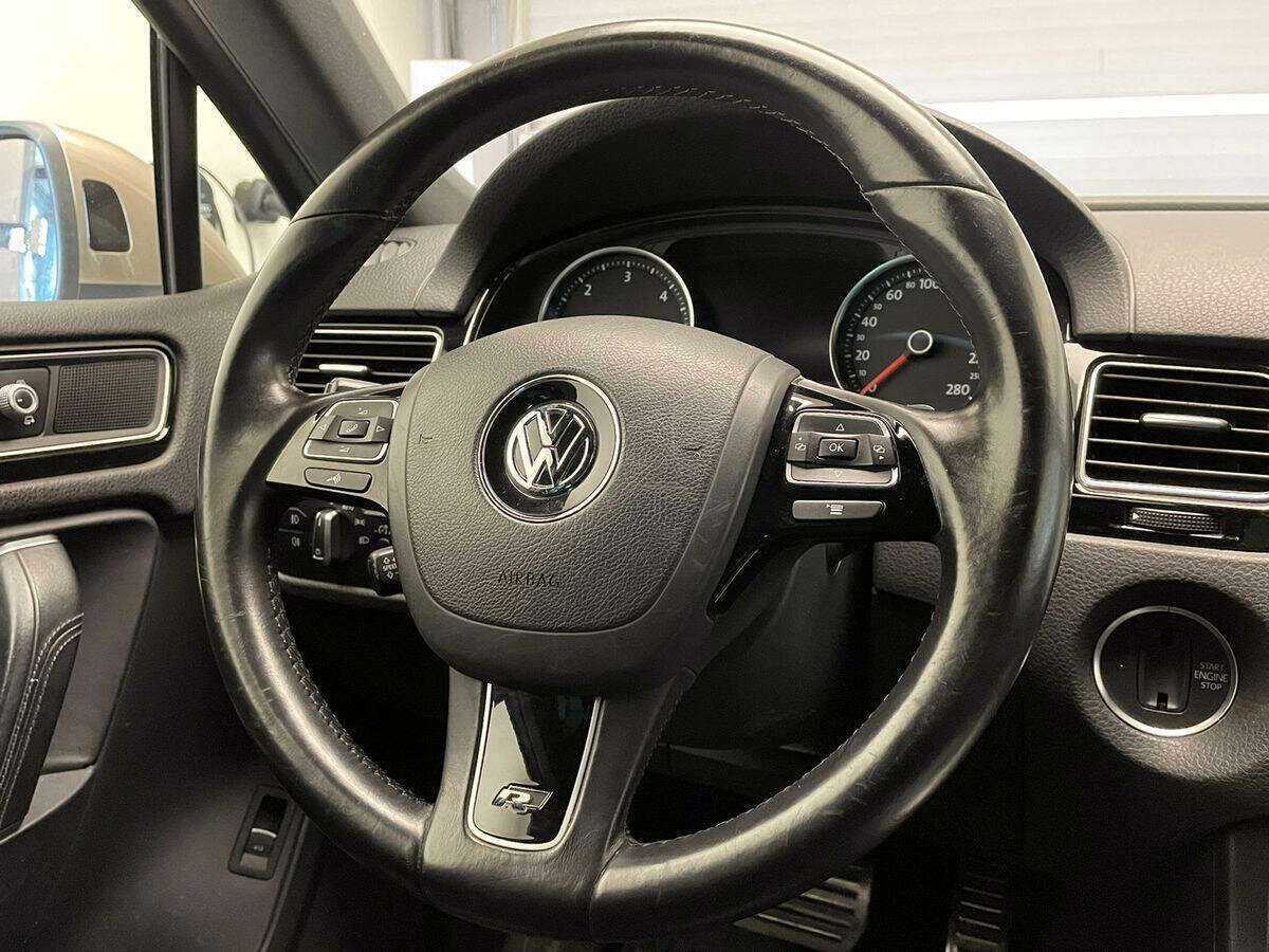 Купить Volkswagen Touareg с пробегом. Фото: #12