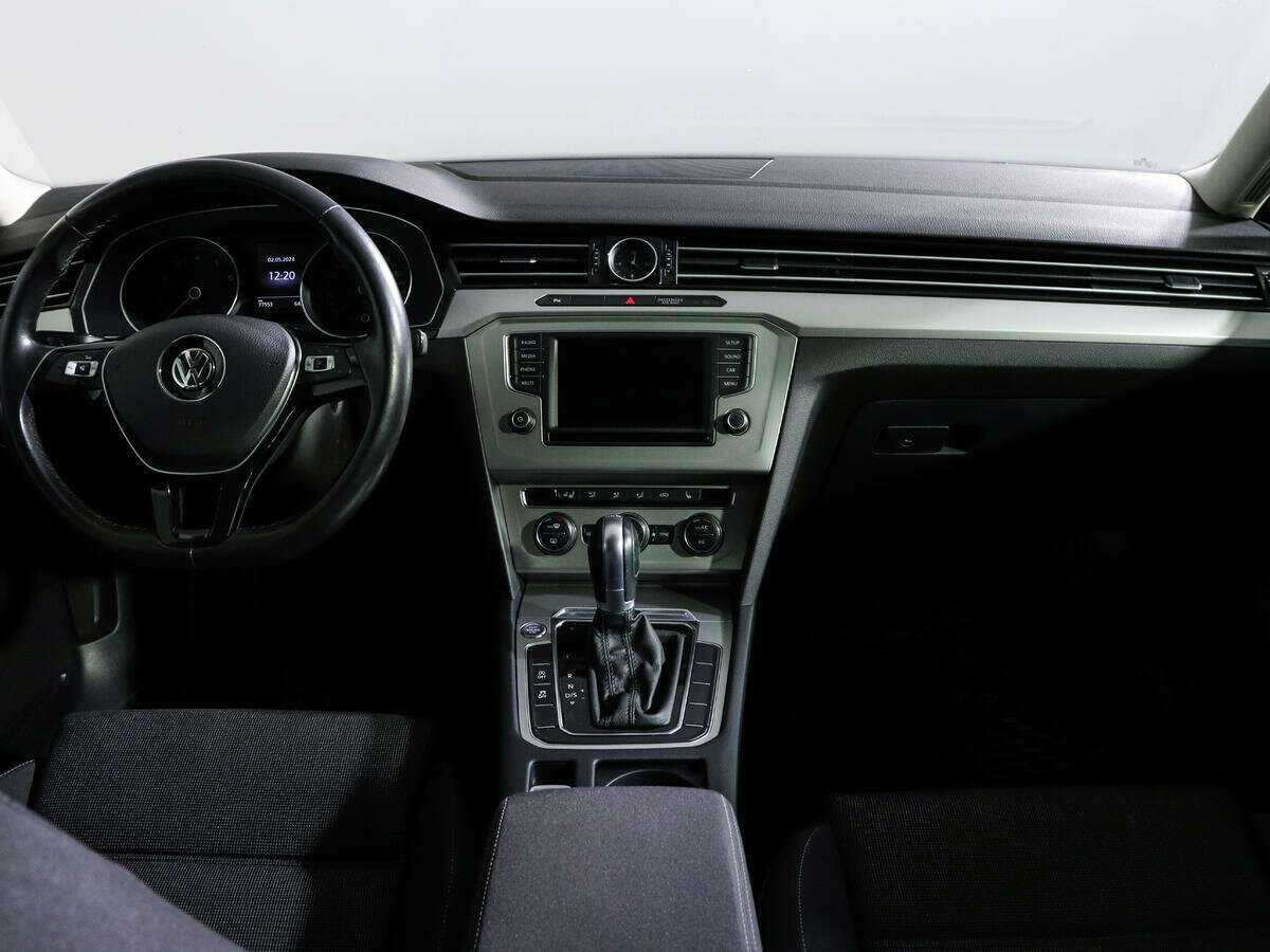 Купить Volkswagen Passat с пробегом. Фото: #11