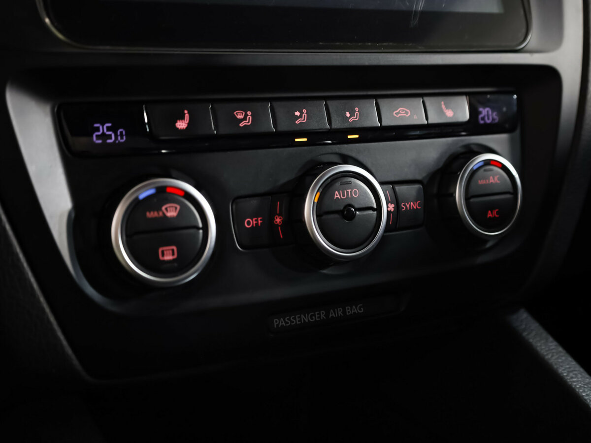 Купить Volkswagen Jetta с пробегом. Фото: #14