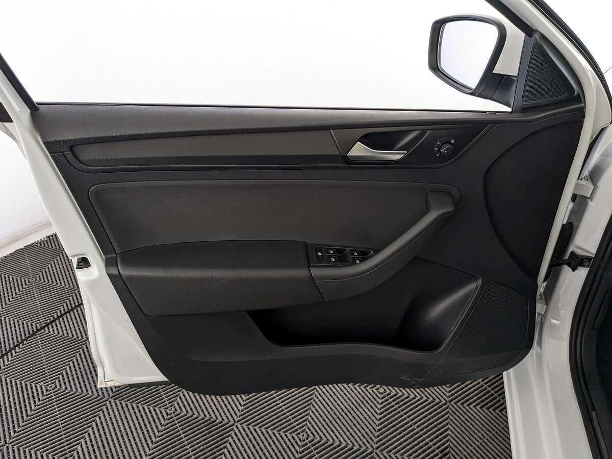 Купить Volkswagen Polo с пробегом. Фото: #14