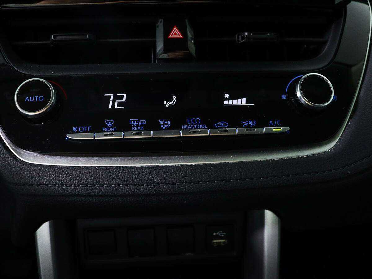 Купить Toyota Corolla Cross с пробегом. Фото: #14