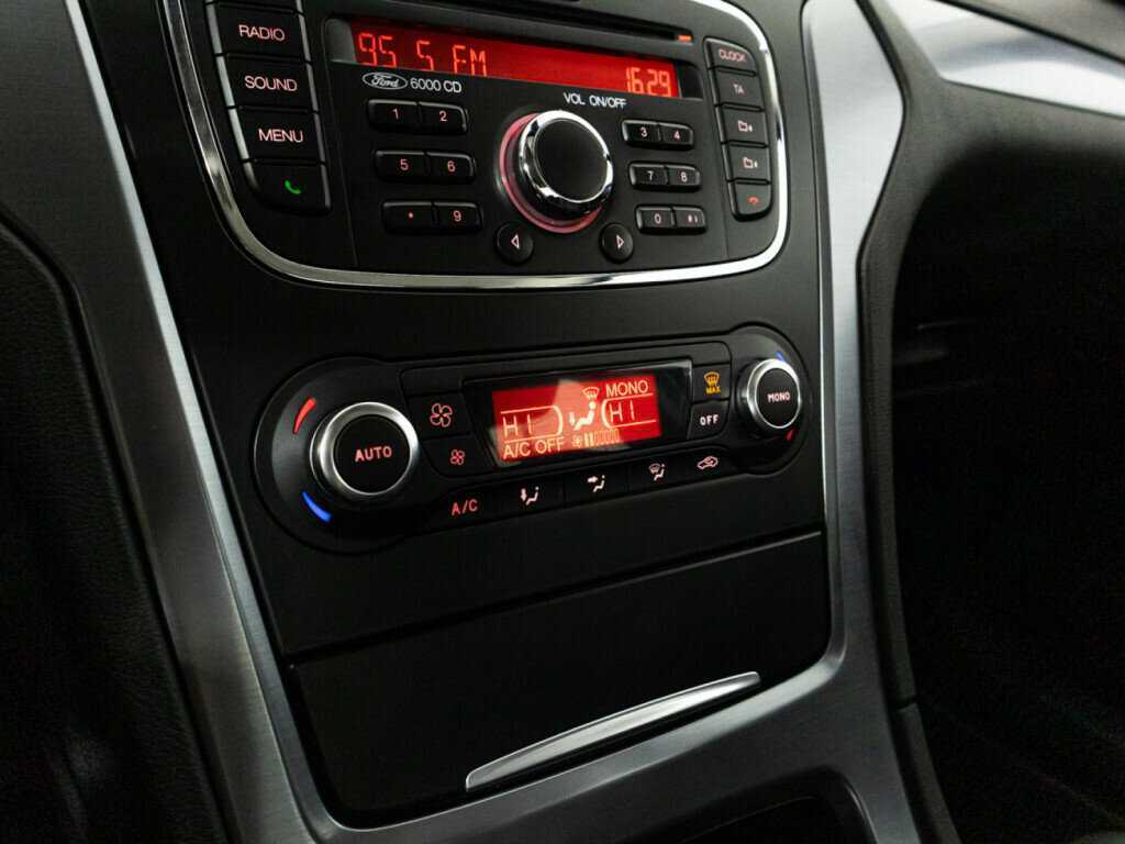 Купить Ford Mondeo с пробегом. Фото: #14