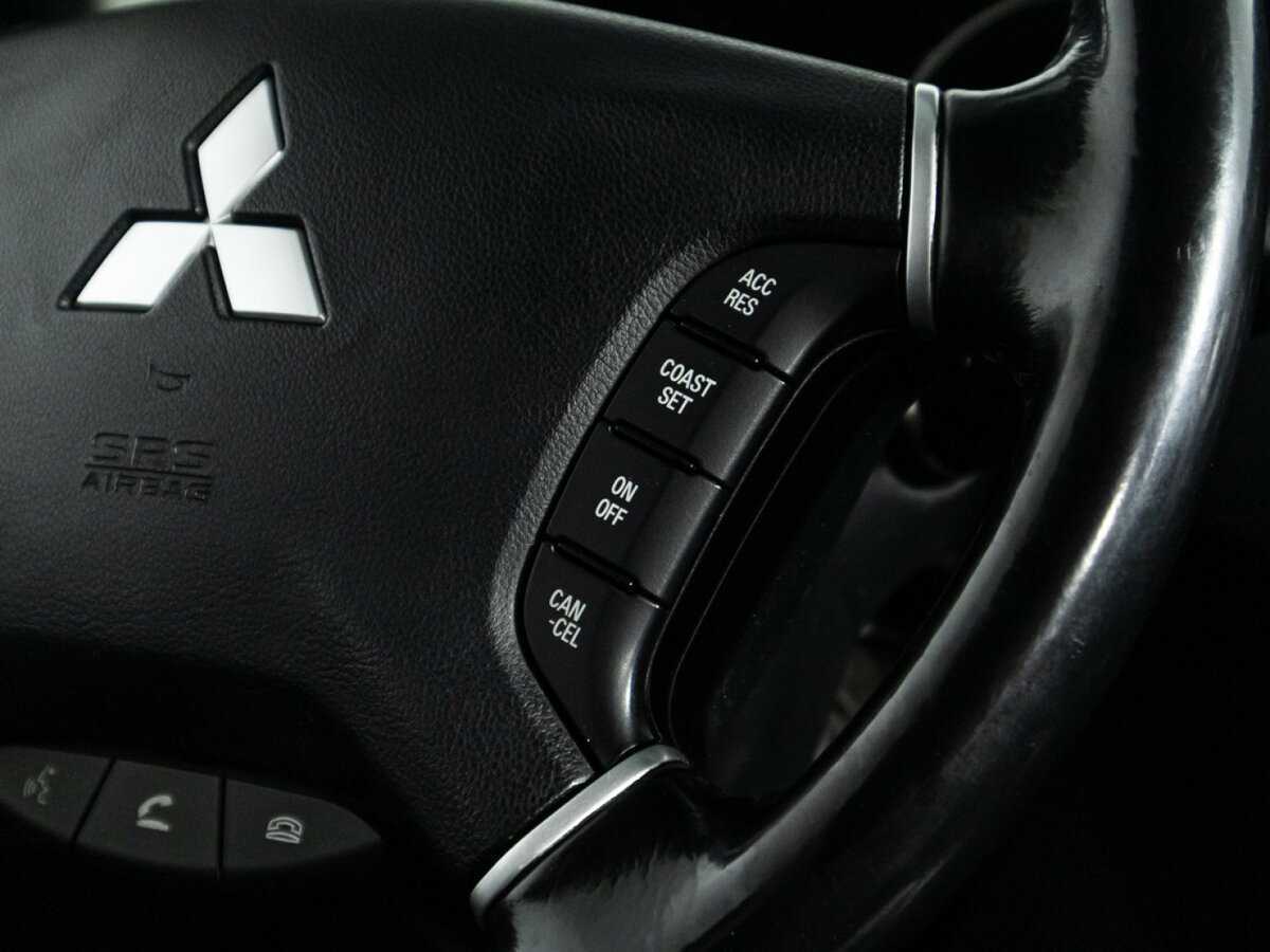 Купить Mitsubishi Pajero с пробегом. Фото: #17