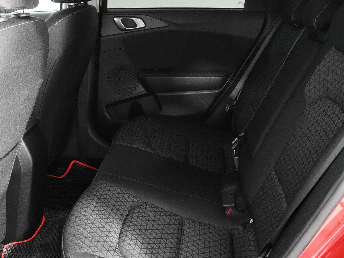 Купить Kia Ceed с пробегом. Фото: #10