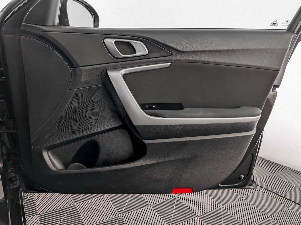 Купить Kia Ceed с пробегом. Фото: #19