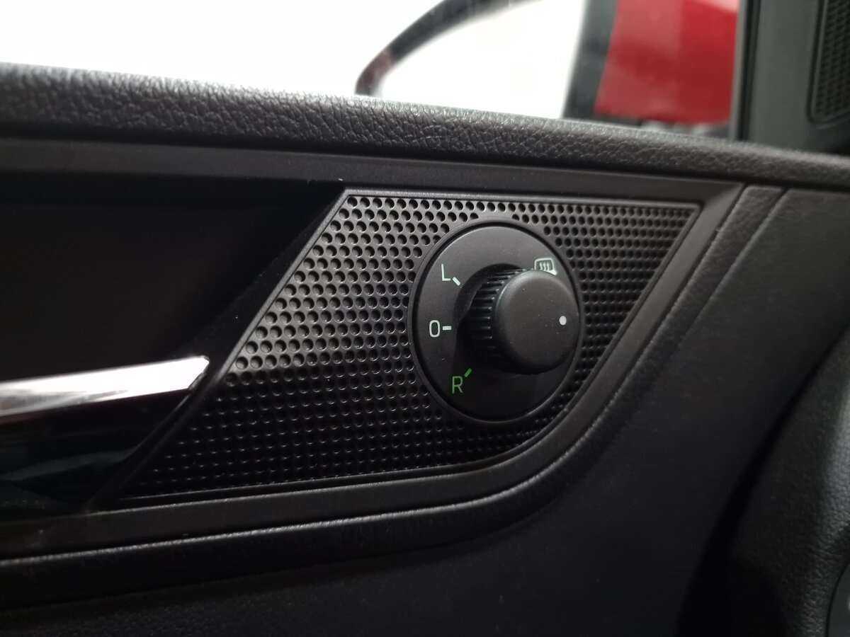 Купить Skoda Rapid с пробегом. Фото: #10