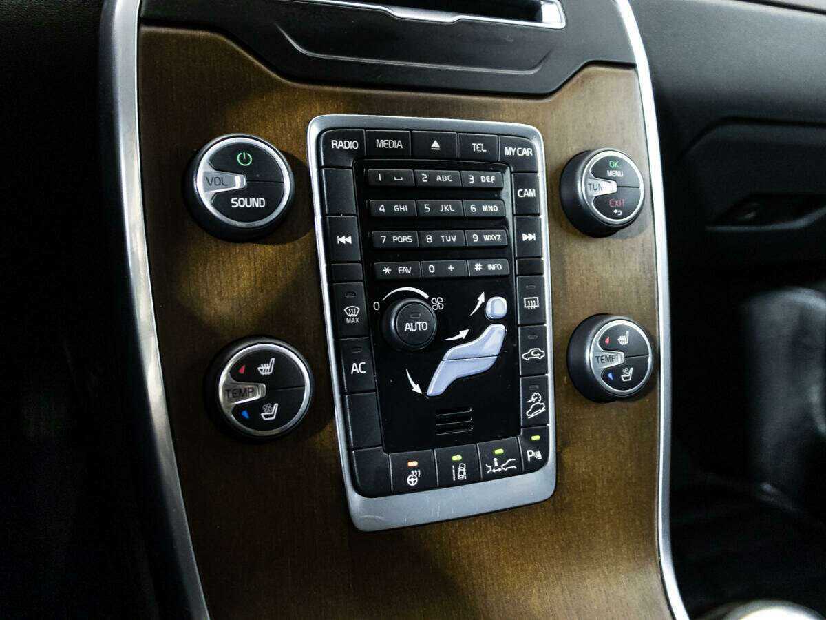 Купить Volvo XC70 с пробегом. Фото: #19