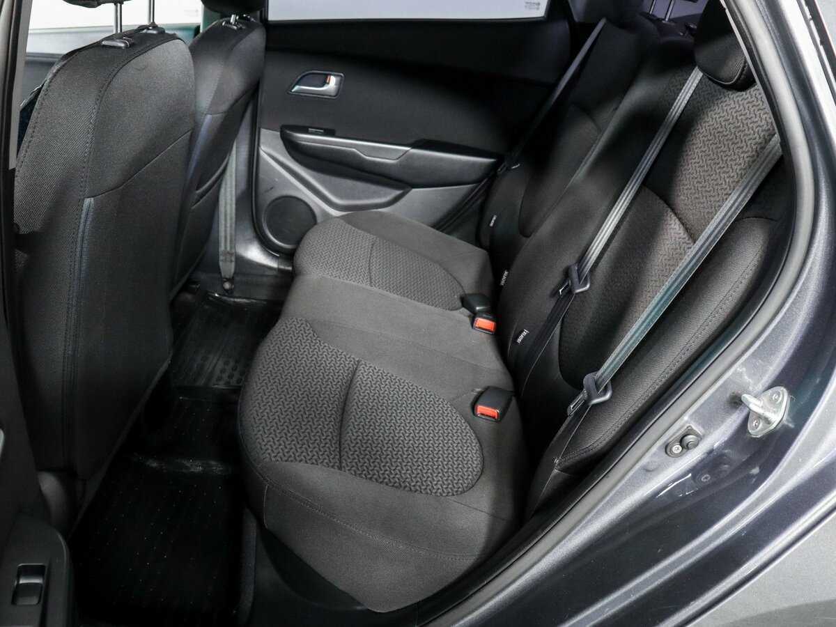 Купить Kia Rio с пробегом. Фото: #5