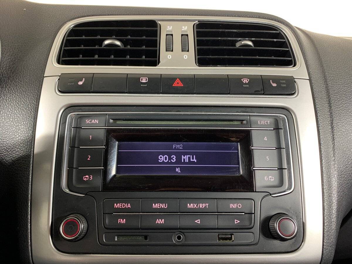 Купить Volkswagen Polo с пробегом. Фото: #11