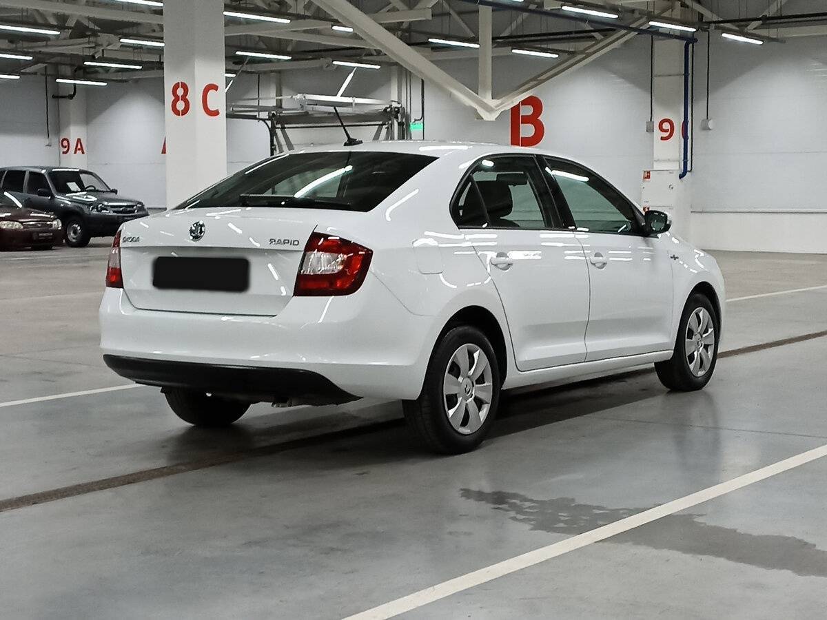 Купить Skoda Rapid с пробегом. Фото: #4