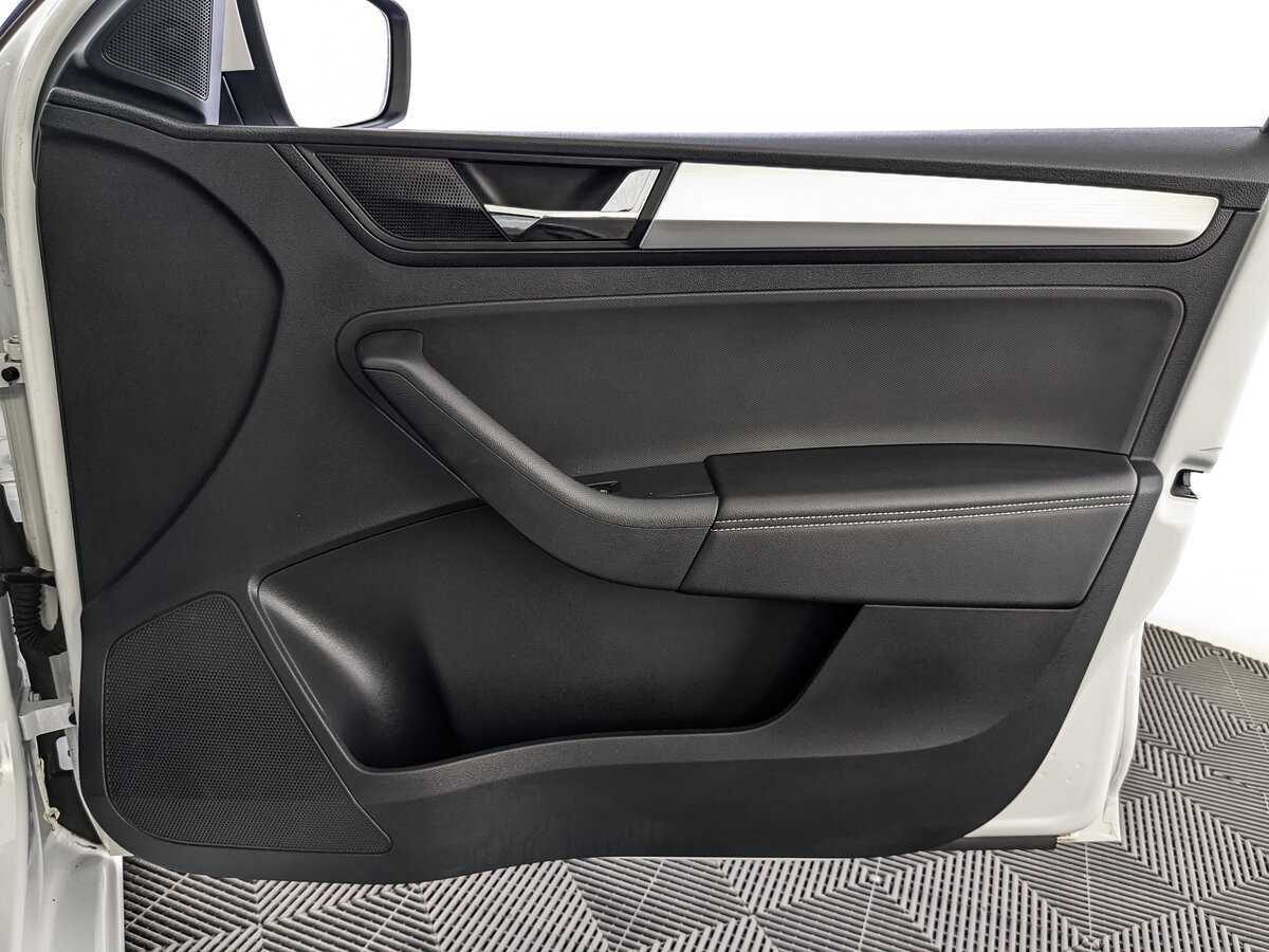 Купить Skoda Rapid с пробегом. Фото: #20