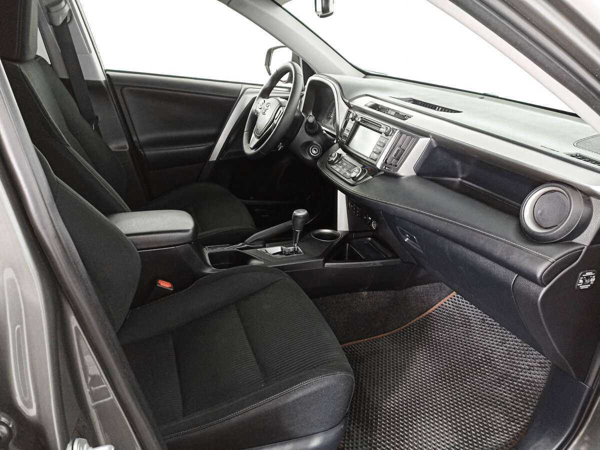 Купить Toyota RAV4 с пробегом. Фото: #8