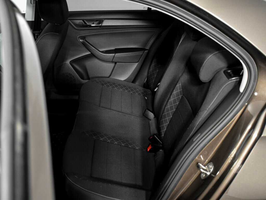 Купить Skoda Rapid с пробегом. Фото: #10