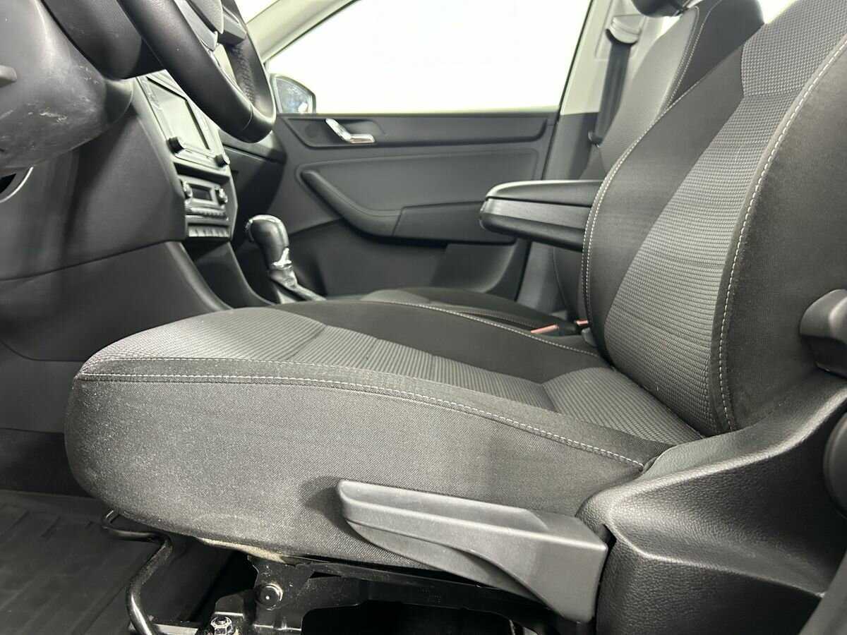 Купить Skoda Rapid с пробегом. Фото: #9