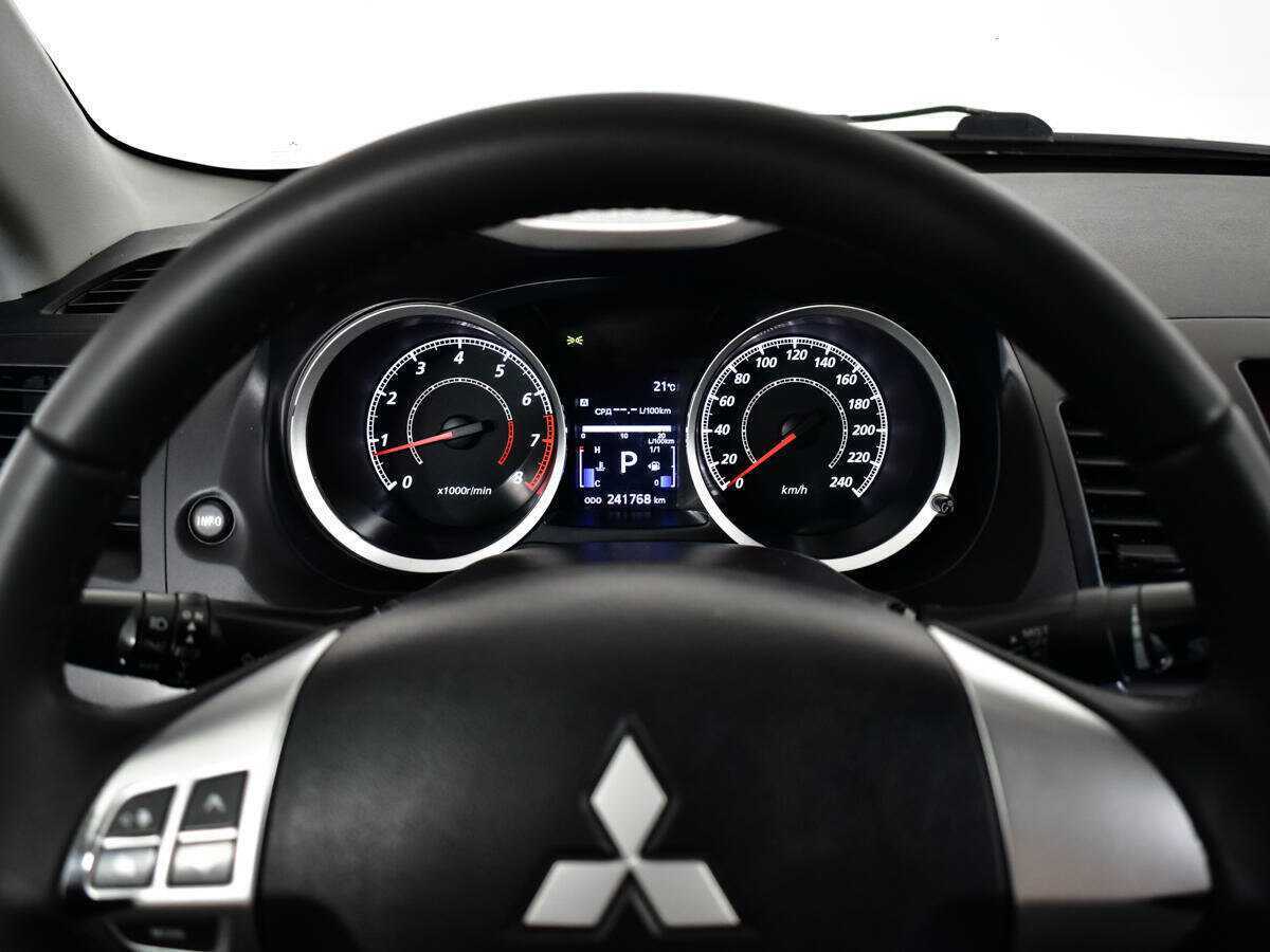 Купить Mitsubishi Lancer с пробегом. Фото: #10